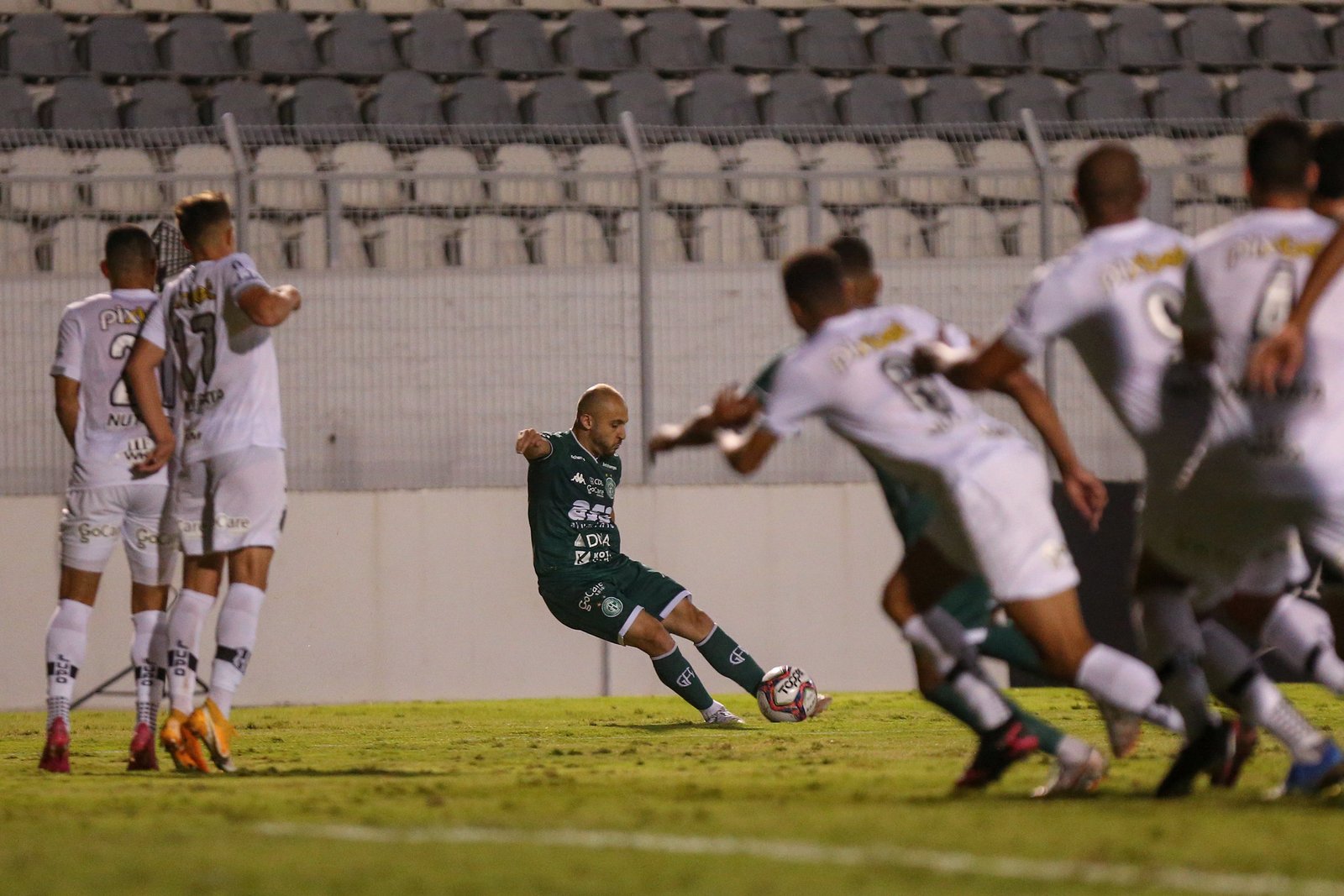 Em jogo equilibrado, Bugre fica no 0x0 no Dérbi 201