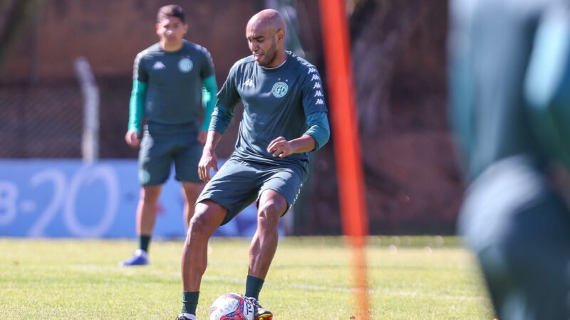 Carlão pede atenção e foco “jogo a jogo” na Série B do Brasileiro