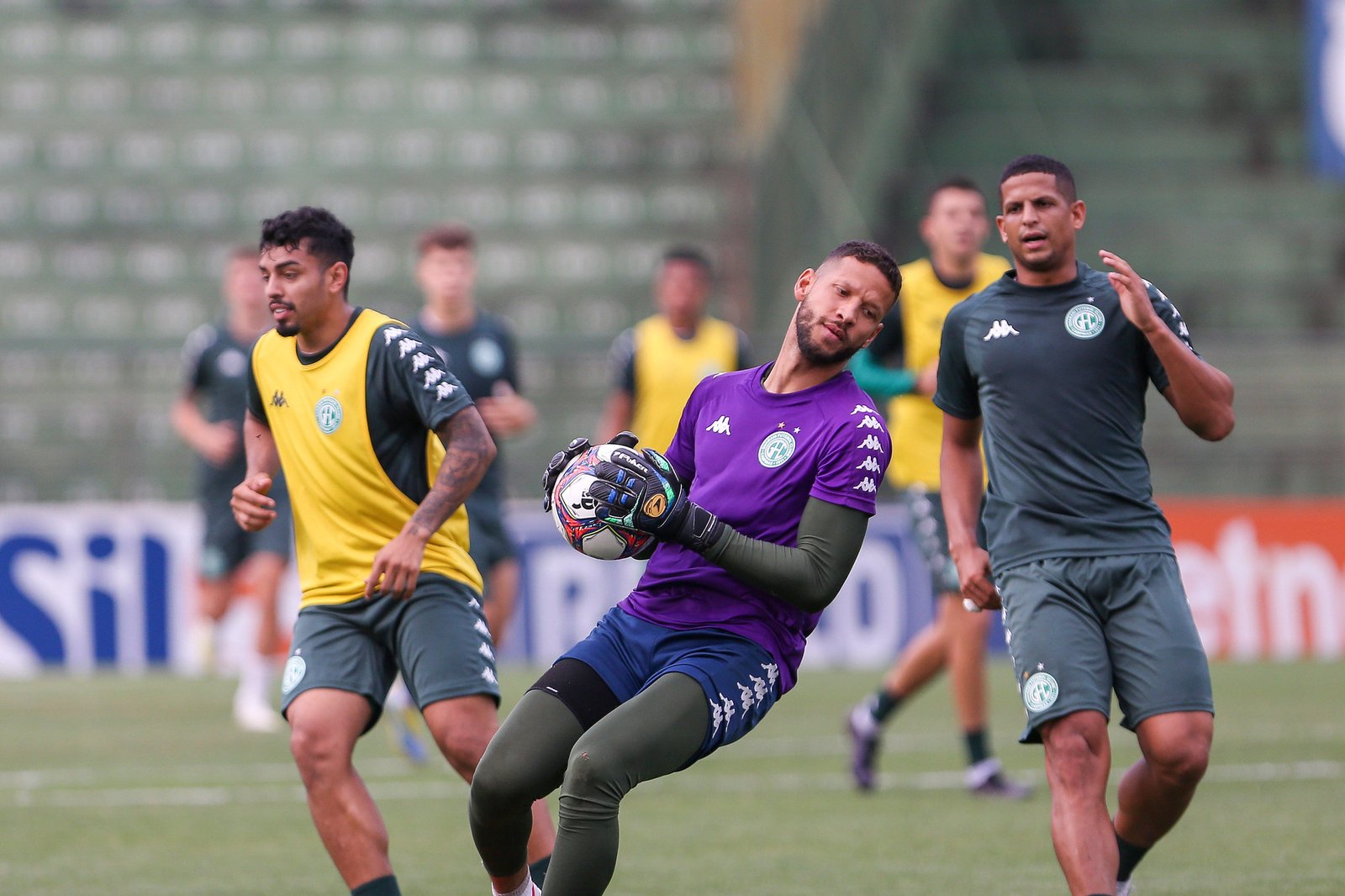 Elenco segue rotina de treinamentos para enfrentar o Londrina