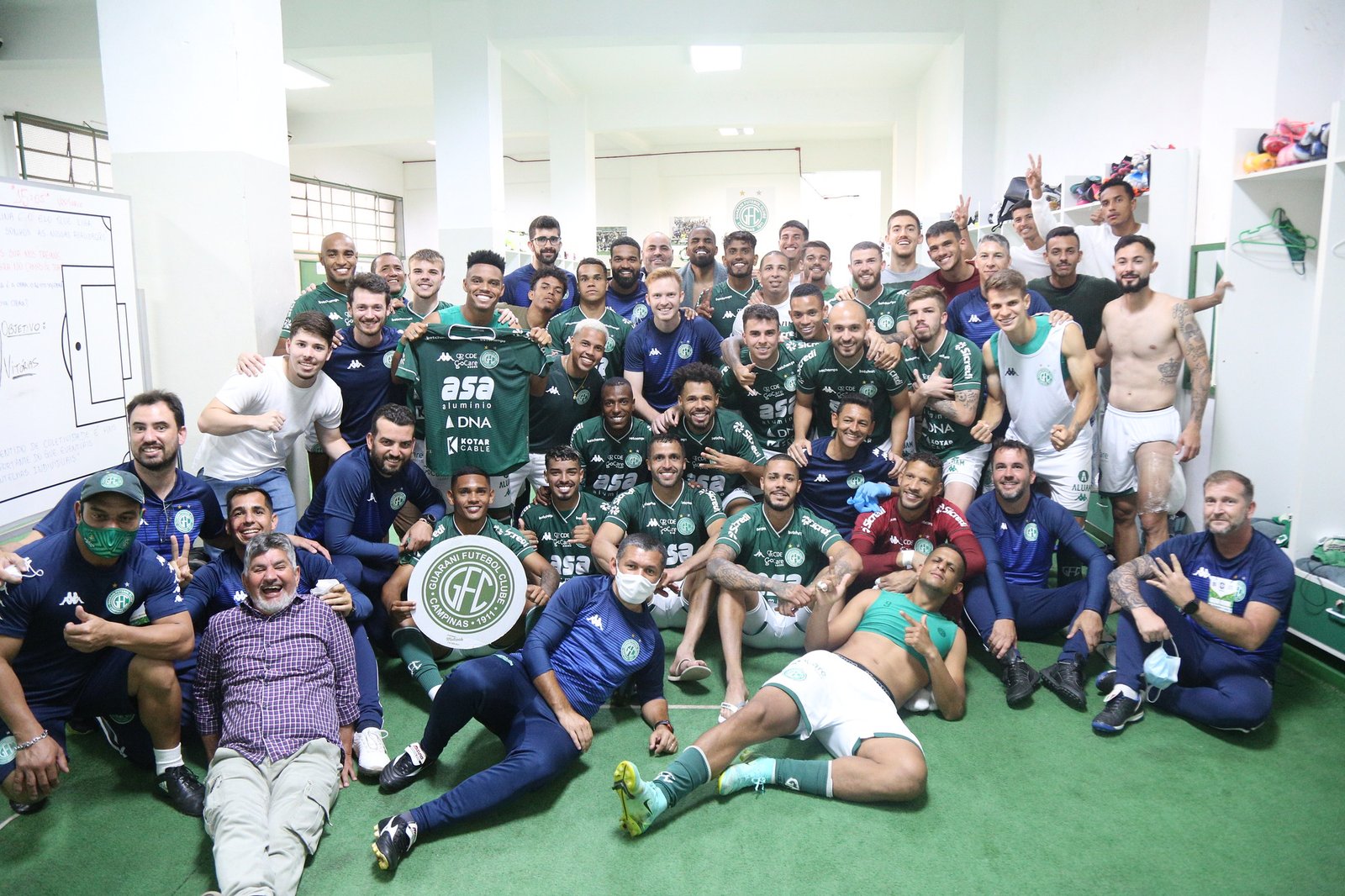 Guarani 4×0 Avaí – Tarde de sonho no Brinco, transforma o acesso em realidade