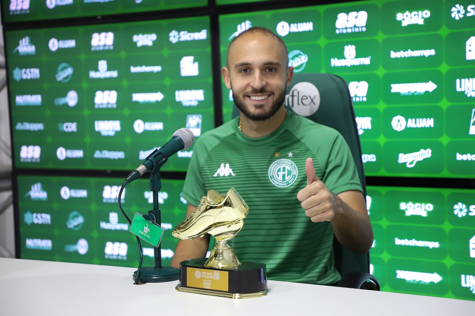 À Rádio Central Regis fala em tom de despedida. Destino pode ser o Coritiba