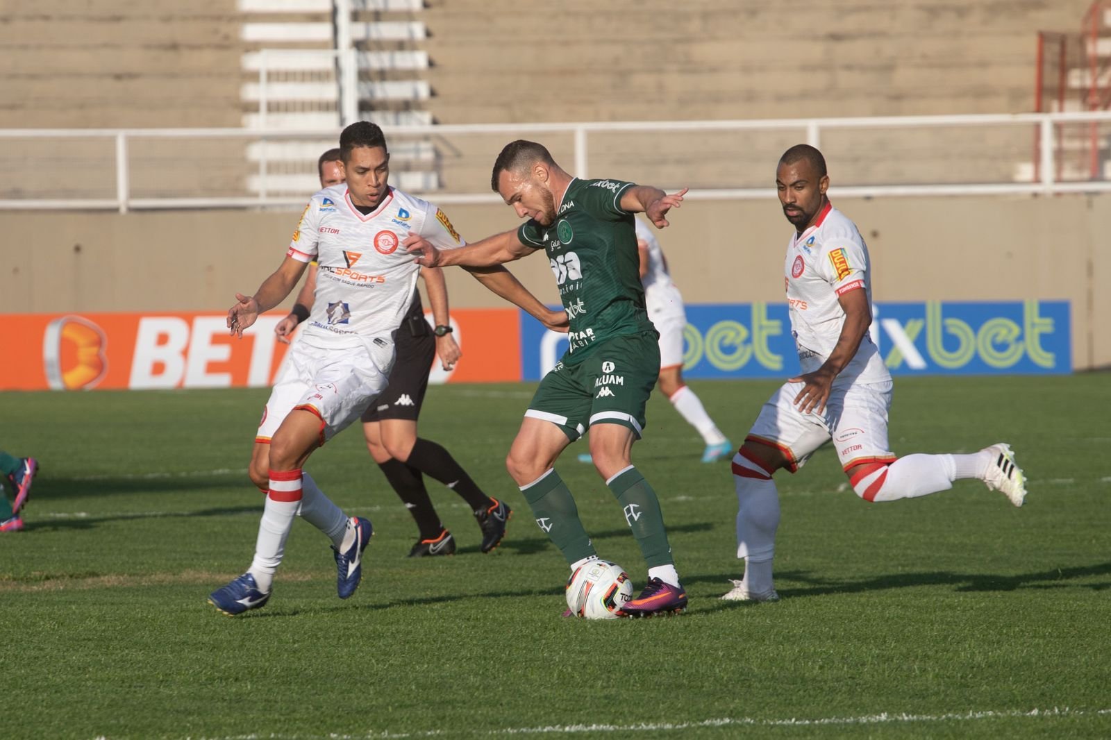 Sem comando, sem técnico e sem técnica. Guarani parece barco a deriva na Série B