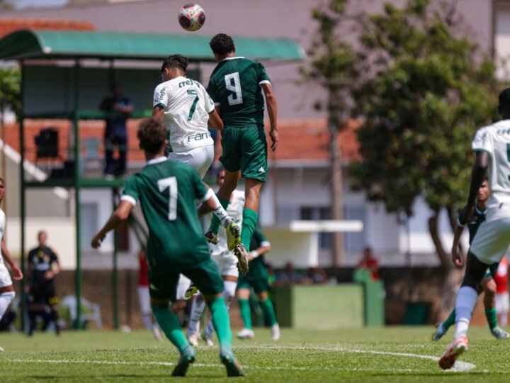 Prejudicado pela arbitragem, Sub-17 é derrotado pelo Palmeiras na partia de ida