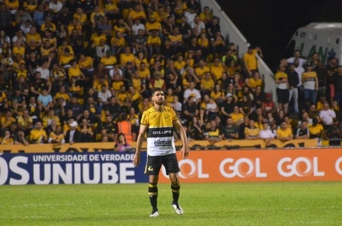 Guarani anuncia zagueiro como primeira contratação para a temporada 2024