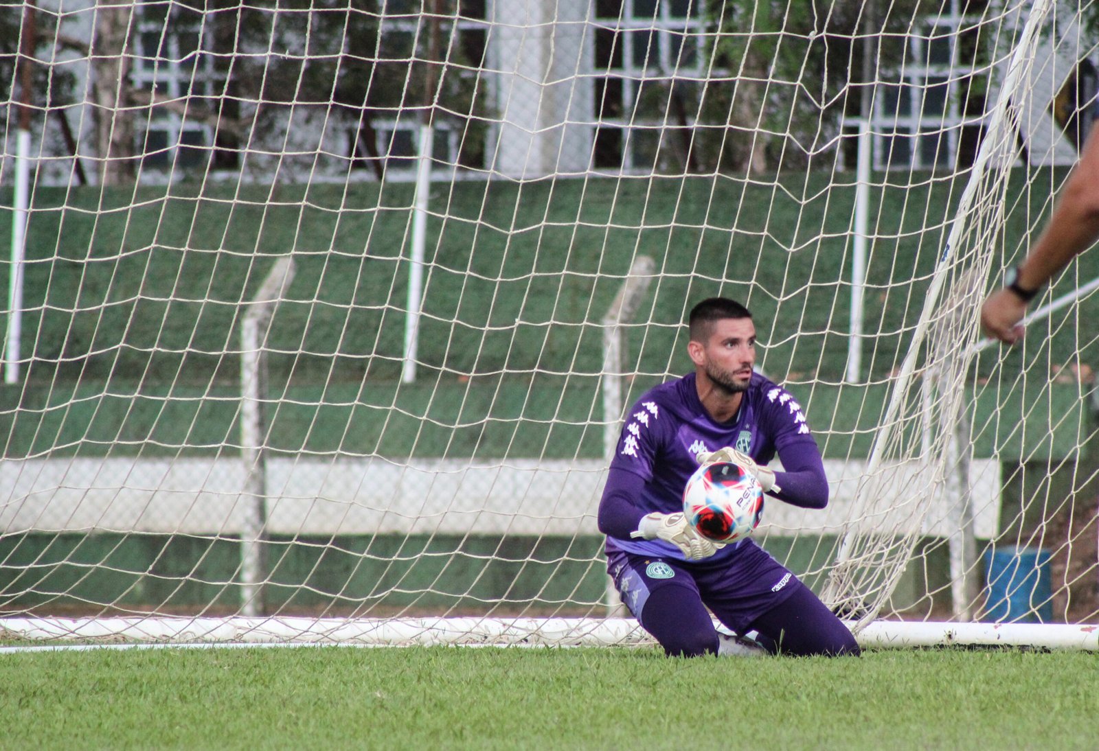 Fratura de fíbula tira Pegorari dos gramados – Bugre vai ao mercado buscar goleiro