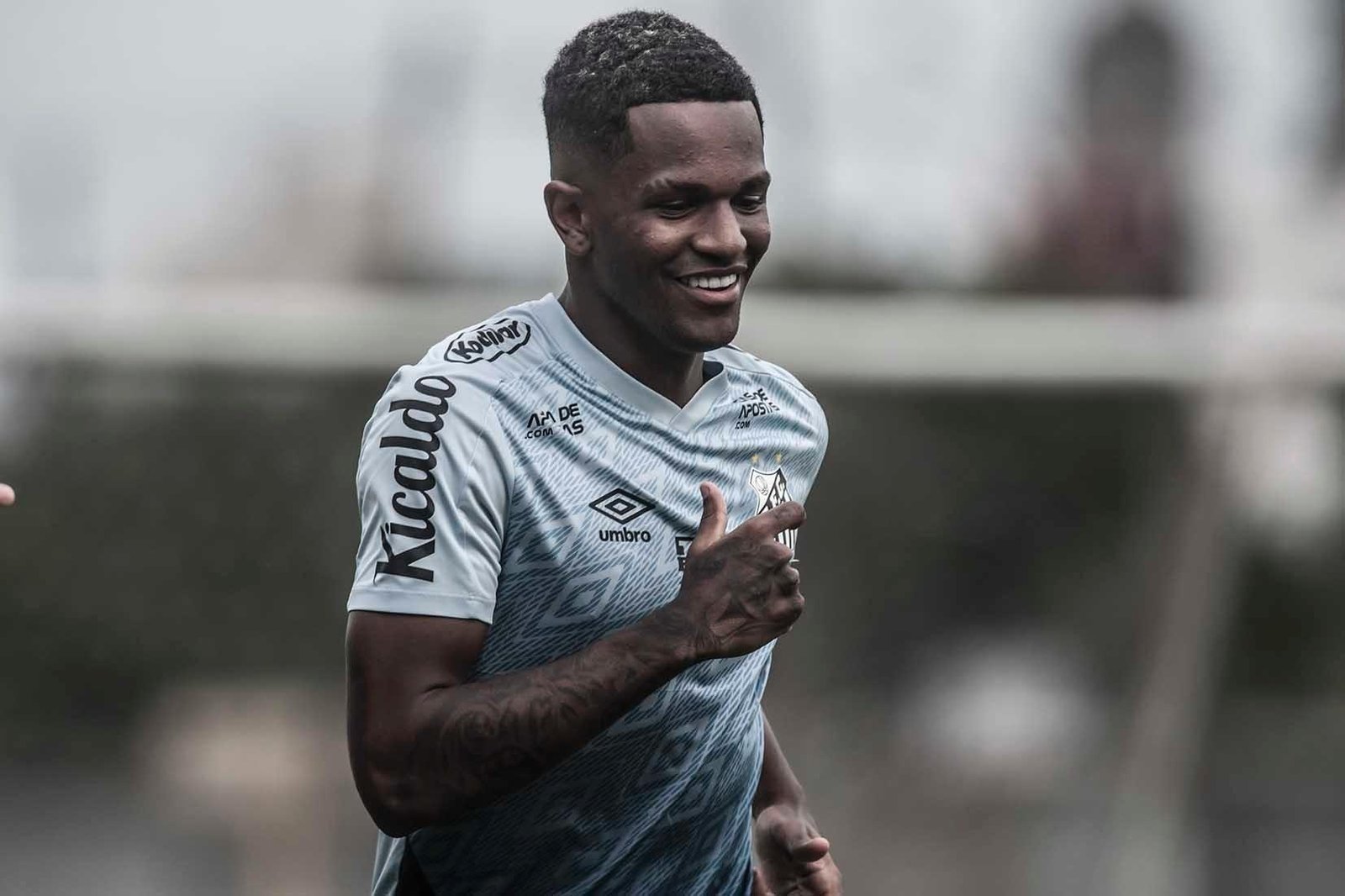 Guarani anuncia contratação de Renyer, atacante de 20 anos, ex Santos