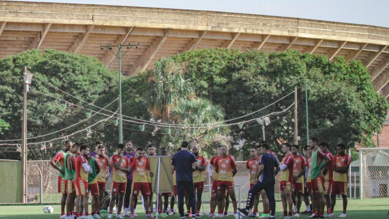 Em 3 jogos, Bugre usou 22 jogadores. Apenas 11 não estrearam, entre eles 4 da base e 2 recém contratados