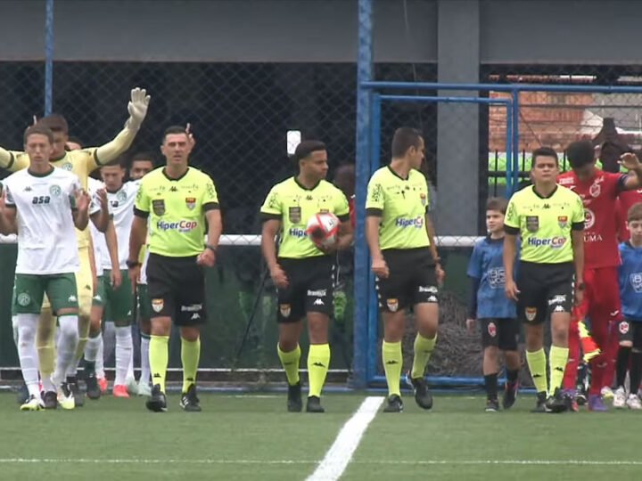 Sub-17 toma gol relâmpago, vira o placar, mas cede o empate e está eliminado na semifinal