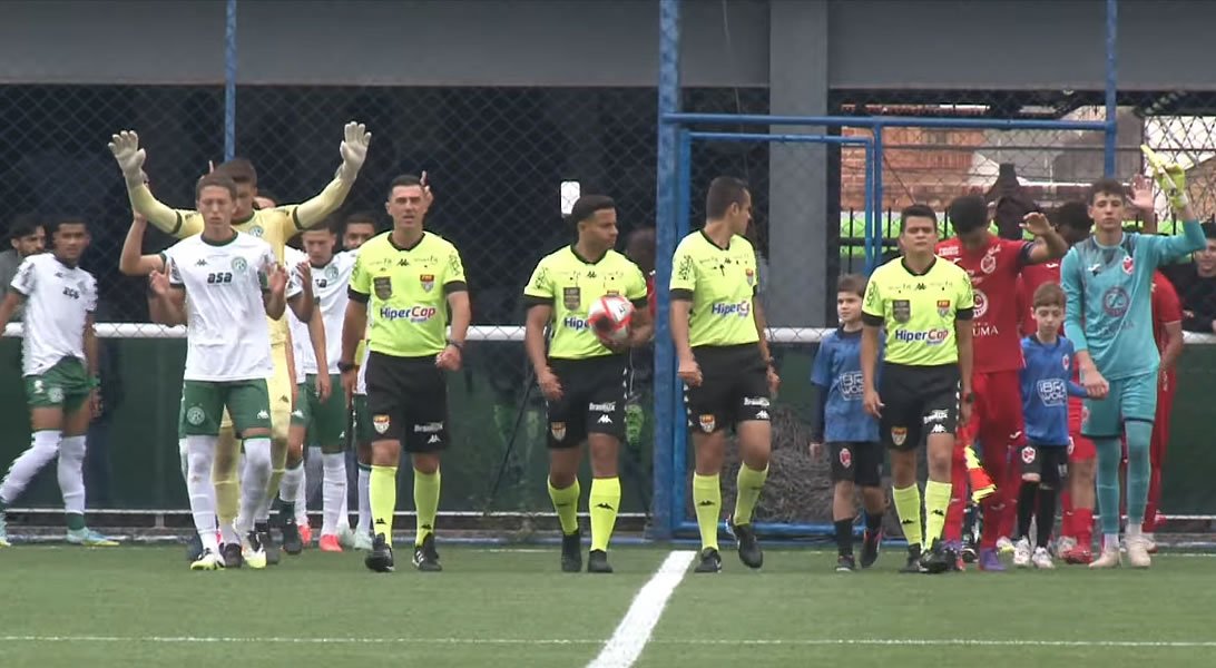 Sub-17 toma gol relâmpago, vira o placar, mas cede o empate e está eliminado na semifinal