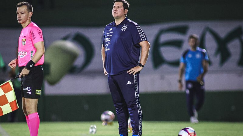 Opinão Marcos Ortiz: Só mudou o calendário, a pobreza do futebol caro do Bugre é dolorosa