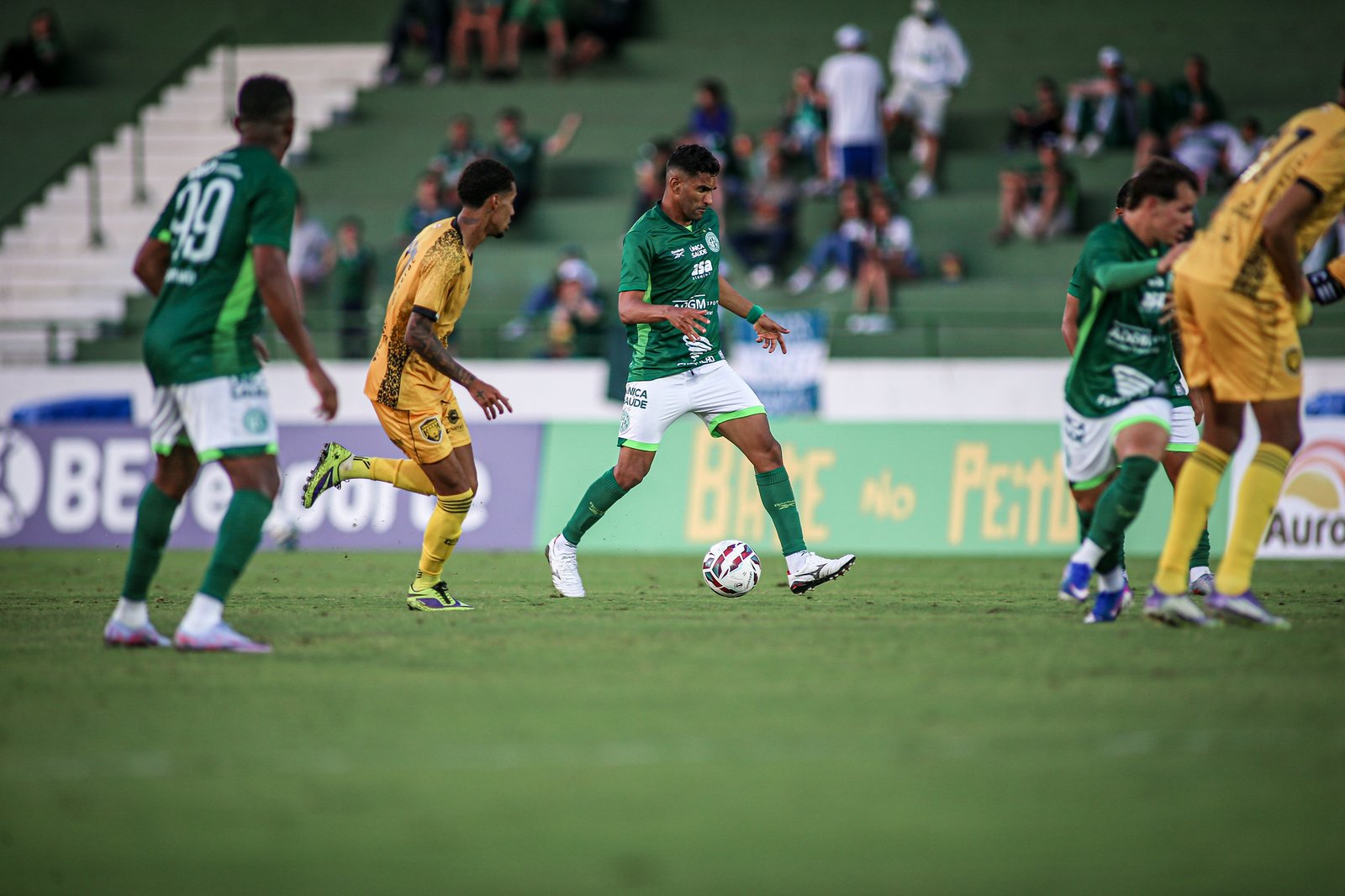 Com força total, Bugre recebe o Caxias, defendendo a liderança da Série C