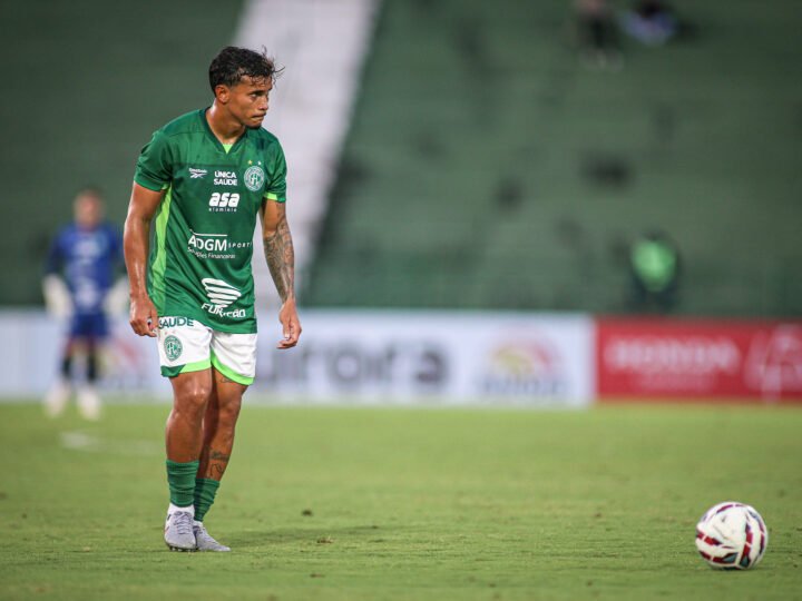 Frontini esclarece situação de Carlos Eduardo: “O clube está totalmente seguro”