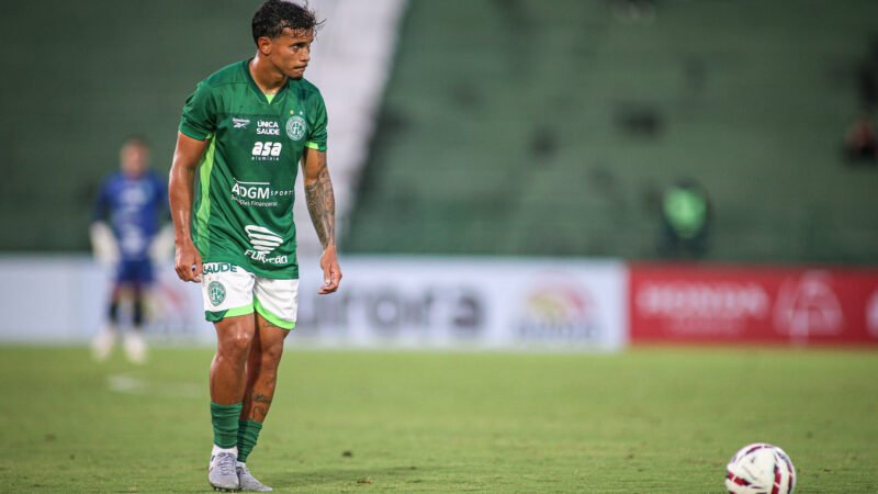 Frontini esclarece situação de Carlos Eduardo: “O clube está totalmente seguro”