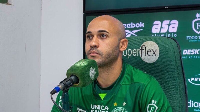 Dudu chega ao Guarani em busca de recomeço e foca no acesso: “Camisa muito pesada”