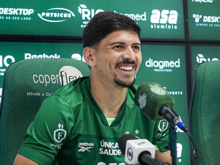 Apresentado, Neto Costa fala sobre momento, acesso e características de jogo